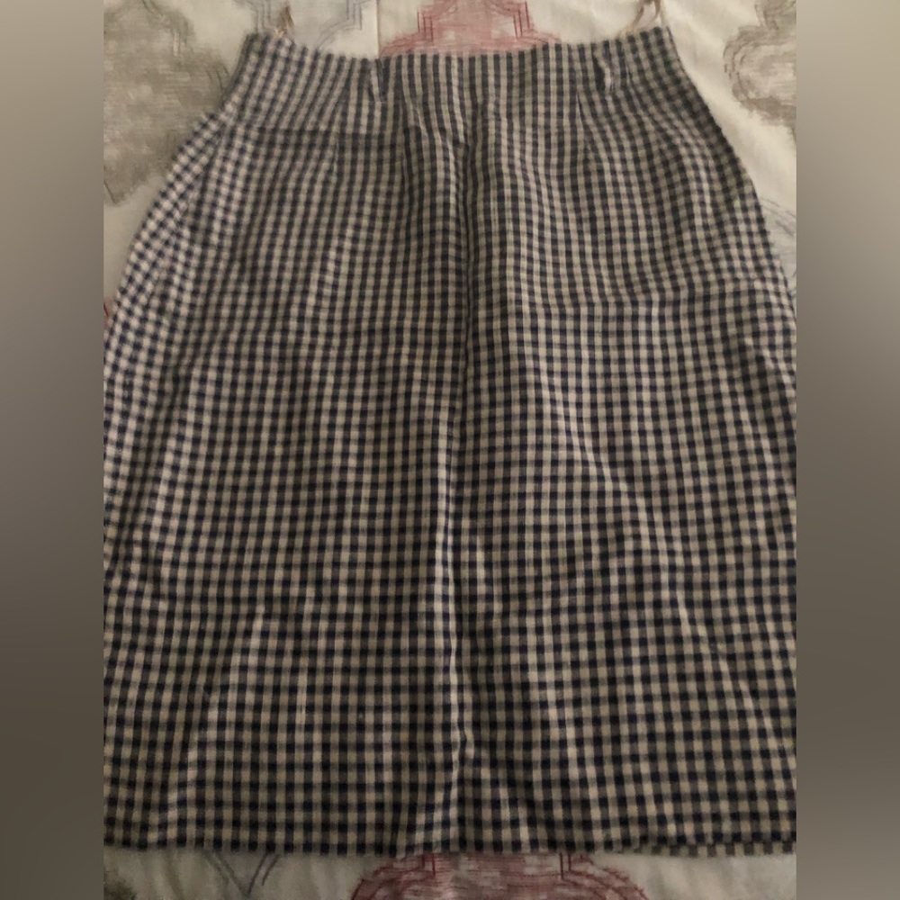 Lands end woman’s linen skirt. Black and Tan check. Slit back. Fully lined.